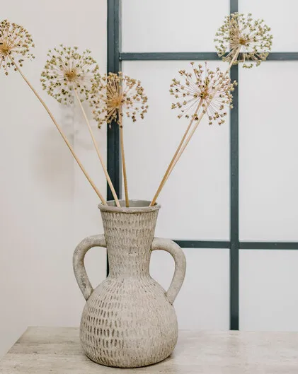 Lupa modern vase