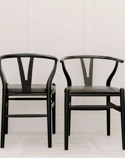 Lars Wishbone Chair in Elm, Black