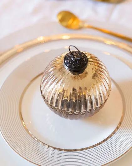 Exquisite Glass Candle Pot in Warm Gold (Small) Cedar scent