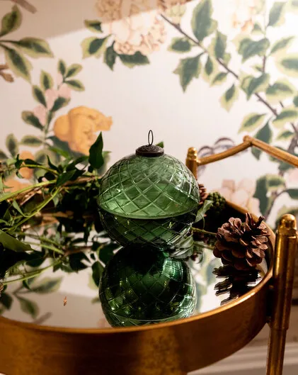 Exquisite Glass Candle Pot with Cut Glass Decoration (Dark Green, Small) Cedar scent