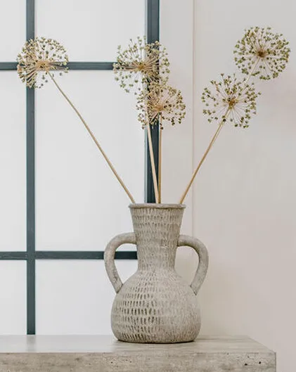 Lupa modern vase